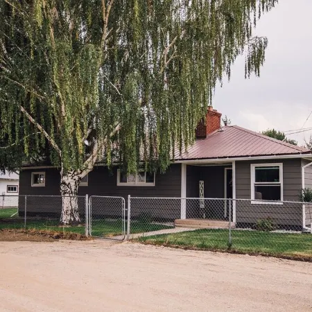 Cozy stay at the “Country Farmhouse Sleeps 12