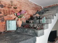 A Sicilian guesthouse with Pool on Mt. Etna, perfect for Families & Groups/x16p.