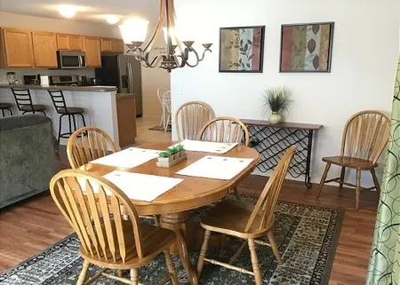 Home away from home entire house Отели в г. Те-Виллиджис