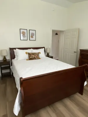 Bright carriage house steps from rail trail and river & 45 minutes to Penn State