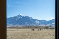 Paradise Awaits Montana ! A new modern cabin between Livingston & Yellowstone Hotels in Pray