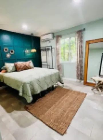 Orchard Casita massage bed! No parties nor gatherings.