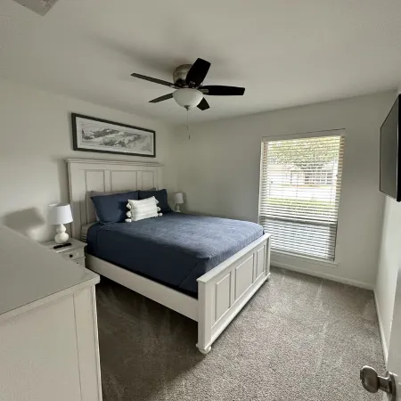 Central, Familial, w/ GAME Room, FIRE Pit, KING Bed ★ 4.6 mi from DFW Airport+