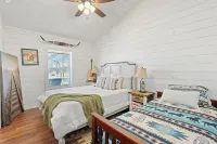 Welcome to our picturesque ranch oasis less than 1 hour from DFW!
