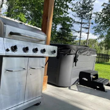 Fairway Retreat with Hot Tub on the Golf Course