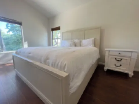 Delightful 4-bedroom house in Avondale with WiFi, Pool, Spa. Hotels in Avondale