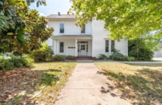 Mooresville Private Apt. w/ High-End Comfortable Beds & Modern Amenities- Apt C