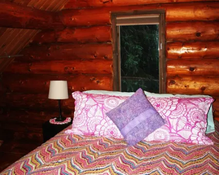 Upper Paradise Log Cabin - Nightly Rental in the Woods Hotels in Moose Pass
