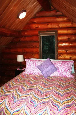 Upper Paradise Log Cabin - Nightly Rental in the Woods