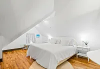 The Cloud Studio: Prime Downtown Location