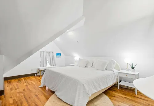 The Cloud Studio: Prime Downtown Location