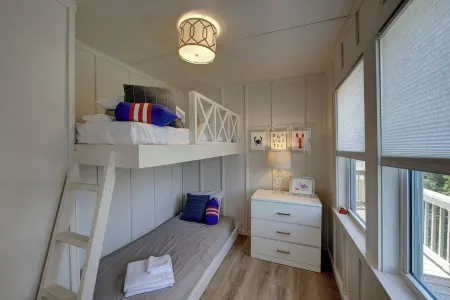 Quaint Waterfront Cottage.  Quick walk to the beach