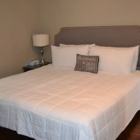 5 bed 2 Bath in Downtown Hermann, MO Отели в г. Херманн