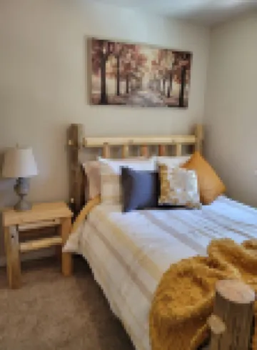 21 Acre Paradise-sleeps 11 in wooded wonderland