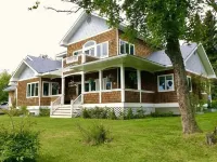 Gorgeous Cozy Spacious Bayfront home with Stunning Views and Beach Access