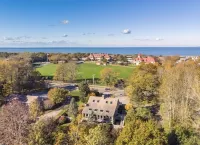 Luxe Cape Cod Farmhouse. Walk to Ellis Landing Beach!