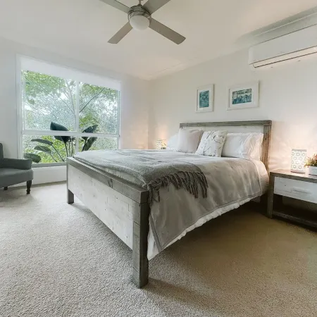 Kookaburra - Private One Bedroom Cottage with Lake View