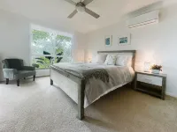Kookaburra - Private One Bedroom Cottage with Lake View