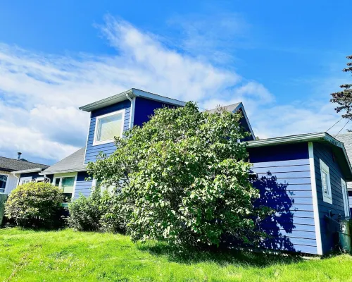 Big Bear: Spacious 4-Bedroom Near the Ocean Hotels in Kodiak Island