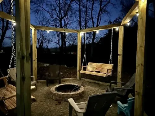 Quiet Cabin on Walnut Creek, Covered Deck, Hot Tub, Swimming Hole, Shelter House