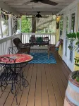 Historic Downtown Sanford Sunshine Cottage with Tree Top Suite!
