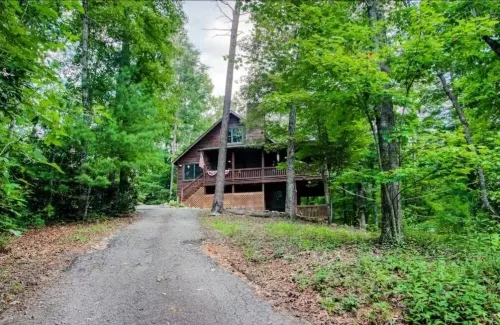 Relaxing Helen, Ga Cabin Min from Helen, Sleeps 12 with Hot Tub & Firepit!