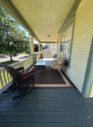 321 Michigan Avenue Historic One Bedroom, One Full Bath Apartment!
