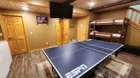Beautiful Black Hills Log Home with Loft and 360' Views!!