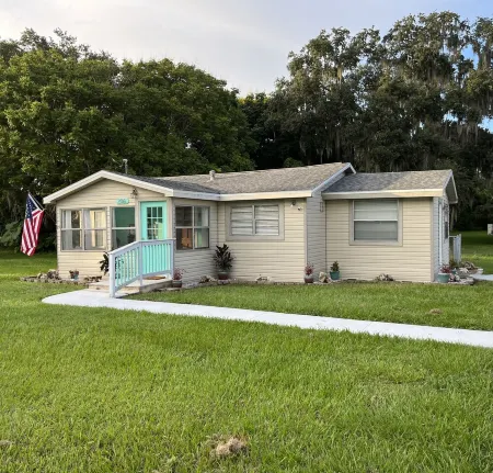Bohemian Bike 2-BR Cottage in Downtown Inverness