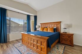 Sunny Poolside Golf Haven 4-Bed 2-Bath Heated Pool