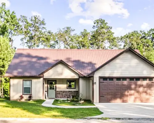 Pines by the Lake 賈斯珀縣酒店