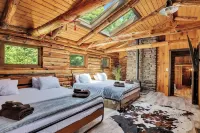 A world where time stands still, close to Belleayre Ski & Wedding venues. Hotels in Roxbury