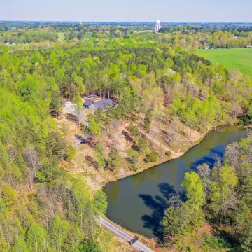 Private Heated Pool, Fishing Pond, Zip Line. Private 10 Acre Getaway!