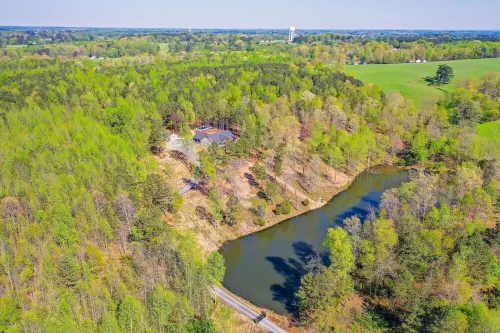 Private Heated Pool, Fishing Pond, Zip Line. Private 10 Acre Getaway!