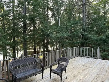 35 min to Acadia. Balsam Grove on Beech Hill Pond