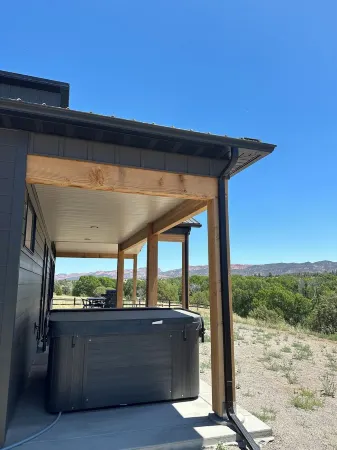 The Grove - Secluded Tree Grove Stay, Red Mountain Views, Hot Tub, Zion & Bryce