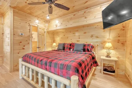 New Sugarloaf Pool Cabin Hot Tub/Game Room/Min. from Smokys & Arts Center Отели в г. Севи