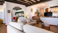 Beautiful Villa with Private Pool and Garden, Sea Views