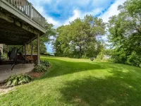 Manor on the River,  5,000 SQFT, Hot Tub & Kayaks Hotels in Champlin
