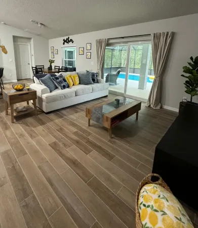 Sunny 4BR Oasis with Pool! Golf Nature & Fun Nearby – Sleeps 10 Book Your Escape Отели в г. Ситрэс-Спрингс