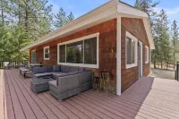 4-bedroom Private Lake House in charming Nine Mile Falls