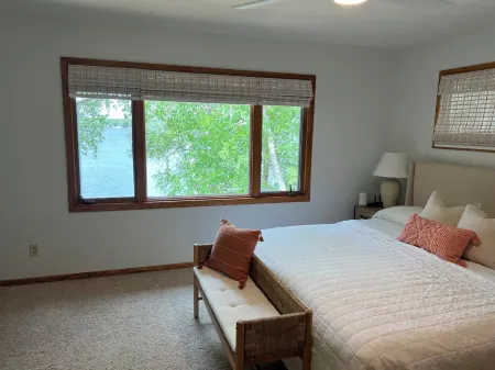 Cozy lake home on chain of lakes!