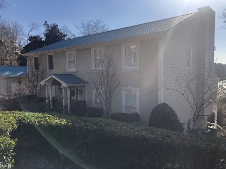 Stunning Lake Chalet close to Margaritaville & Aqualand