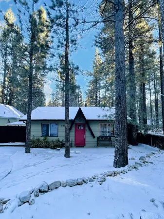 Modern Chalet W/Spa Centrally-Located In The Heart Of Big Bear! Dogs Welcome!