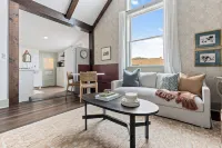 New Downtown Cottage