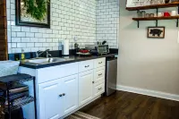 Cottage located in the Heart of the Ozark Mountains close to floating and hiking