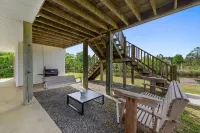 Peaceful Waterfront Summer Escape! Sunshine, King Suite, Private Dock