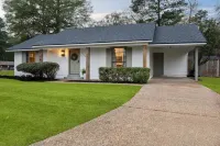 Our cozy, fully remodeled "Treehouse