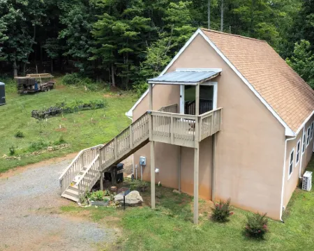 Apartment on the Knoll with private pool Hotels in Nelson County