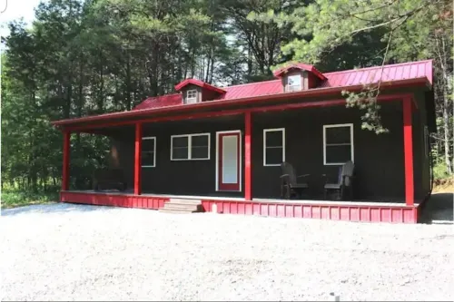 The Bear Den (Secluded in Amish Country and peaceful)